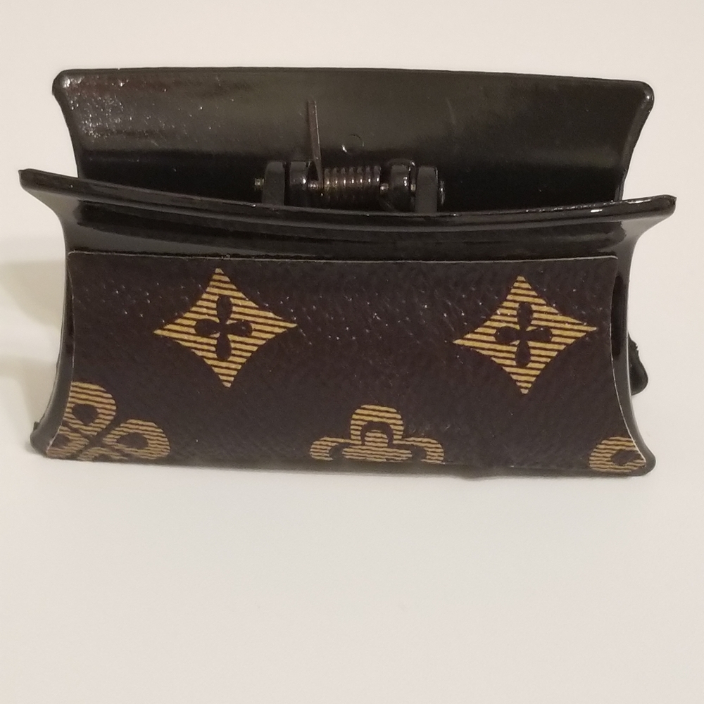 3/$25♥️ Fashion Brown Faux Leather Design Hair Claw Accessorie New